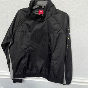 New Balance Womens wind breaker/rain resistant jacket Medium